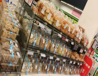 南昌青云譜區部分超市食品安全問題突出 熟食裸賣、散裝食品標識不全、乳制品管理存隱患